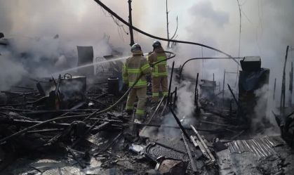 Incêndio atinge favela na Coreia do Sul e leva oito horas para ser apagado