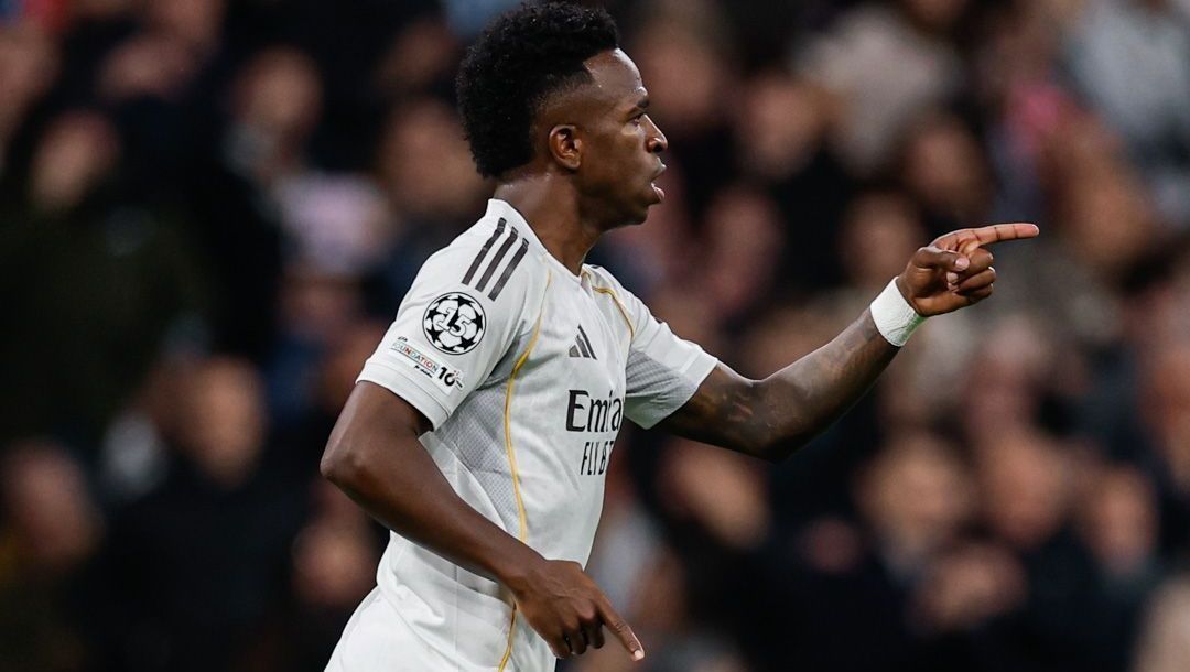 Vinicius Júnior sendo expulso durante partida no estádio Santiago Bernabéu