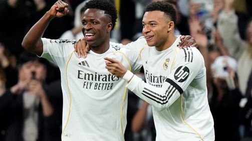 Vinicius Jr. e Mbappé durante partida do Real
