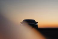 Novo Volvo EX60 tem autonomia de 810 km com uma única carga