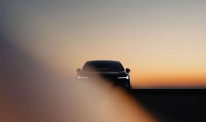 Novo Volvo EX60 tem autonomia de 810 km com uma única carga