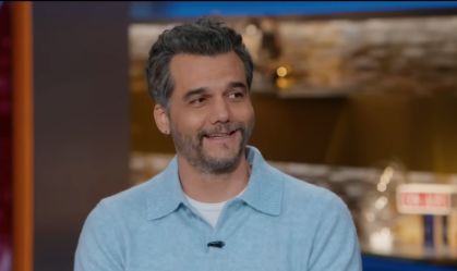 Em talk show dos EUA, Wagner Moura defende mensagem política de "O Agente Secreto"
