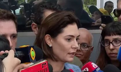 "Está tudo errado", diz Michelle sobre tratamento dado a Bolsonaro na PF