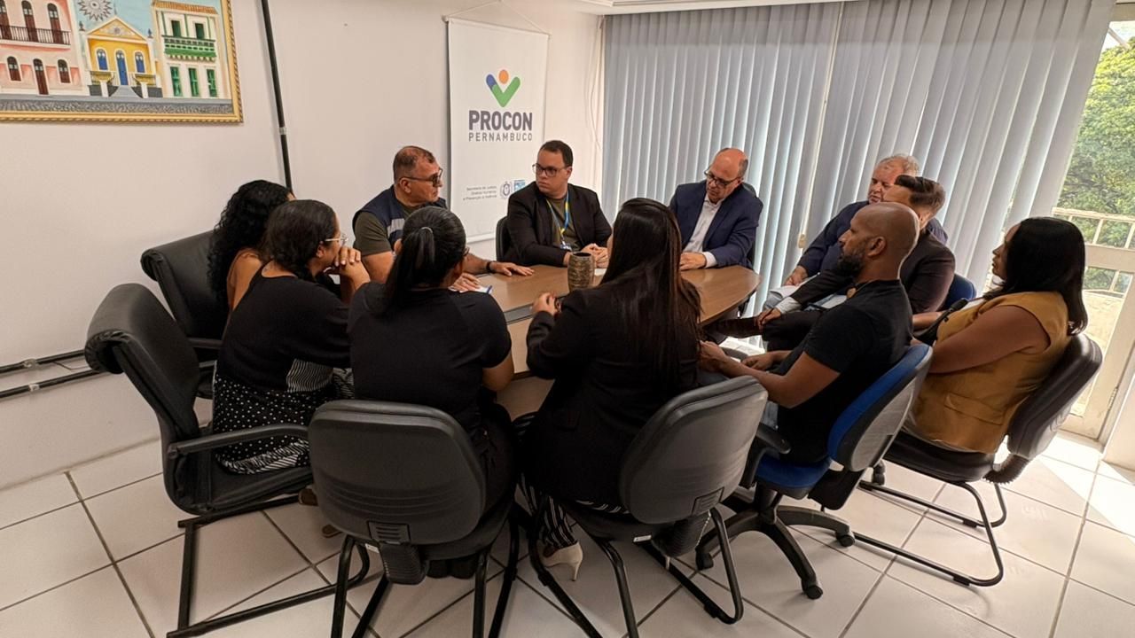 Após agressão a turistas, Procon-PE discute regras para atendimento nas praias de Porto de Galinhas
