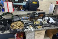 PRF prende homem com fuzil e granadas na Via Dutra (RJ)