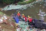 Pessoas furtam caminhão de cerveja após motorista morrer em acidente no PR