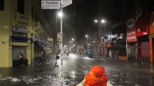 Tempestade atinge SP e já deixa 58 mil pessoas sem energia; há ilhados na ZL