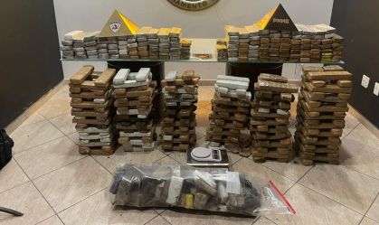 PM apreende mais de 440 barras de maconha em chácara de MG