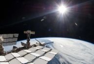 Explosão solar que atinge Terra põe em alerta astronautas para radiação