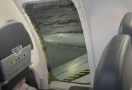 Passageiro é retirado de voo em Guarulhos após acionar porta de emergência