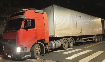 Motorista de caminhão é sequestrado e feito de refém por criminosos em SP