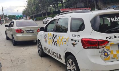 PM apreende Corolla na Marginal Pinheiros com quase mil multas