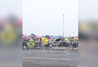 Vídeo: raio atinge praça onde acontecia ato de Nikolas Ferreira em Brasília