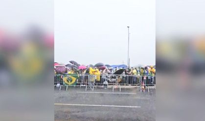 Veja momento em que raio atinge apoiadores de Nikolas Ferreira em Brasília