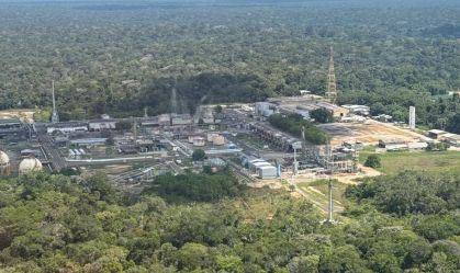 Vista aérea da exploração de petróleo da Petrobras em Urucu (AM)