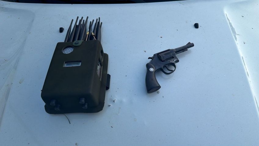 Arma e bloqueador foram apreendidos pela PM • Reprodução/Redes sociais
