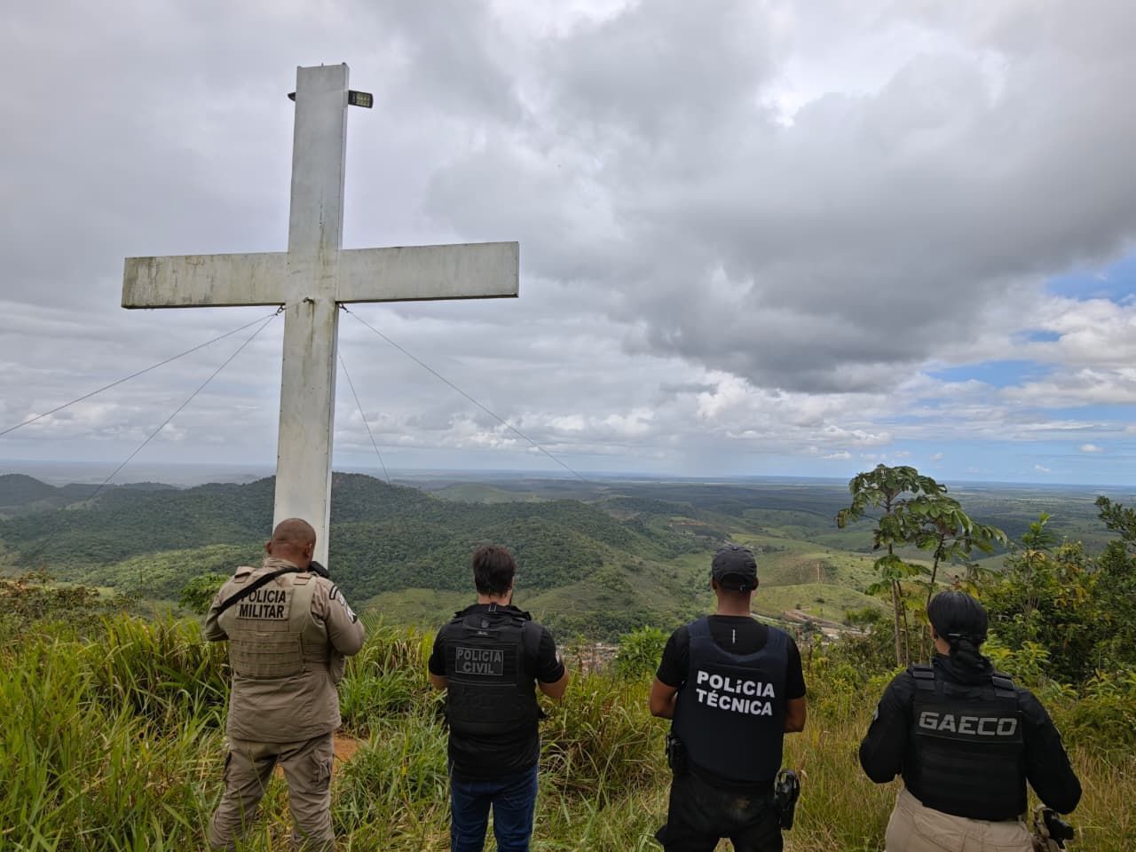 Cemitério clandestino do “tribunal do crime” é descoberto no extremo sul da Bahia