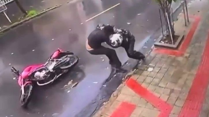 Motoboy reage a assalto e suspeito é preso