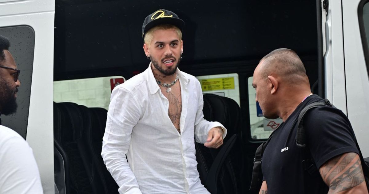 Zé Felipe chega a navio em que encontrará Ana Castela