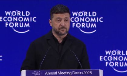 O presidente ucraniano Volodymyr Zelensky discursa no Fórum Econômico Mundial, em Davos, nesta quinta-feira (22).