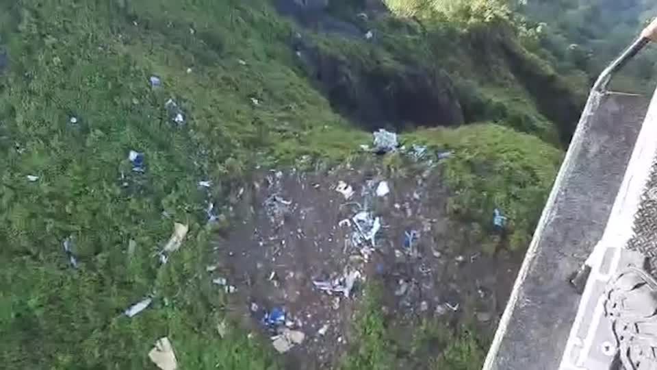 Detritos encontrados durante buscas por avião de vigilância desaparecido na Indonésia