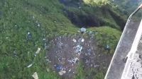 Indonésia encontra um corpo e destroços de avião que levava 10 pessoas