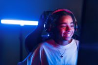 Uso de IA por jovens para saúde mental pode levar a dependência e solidão