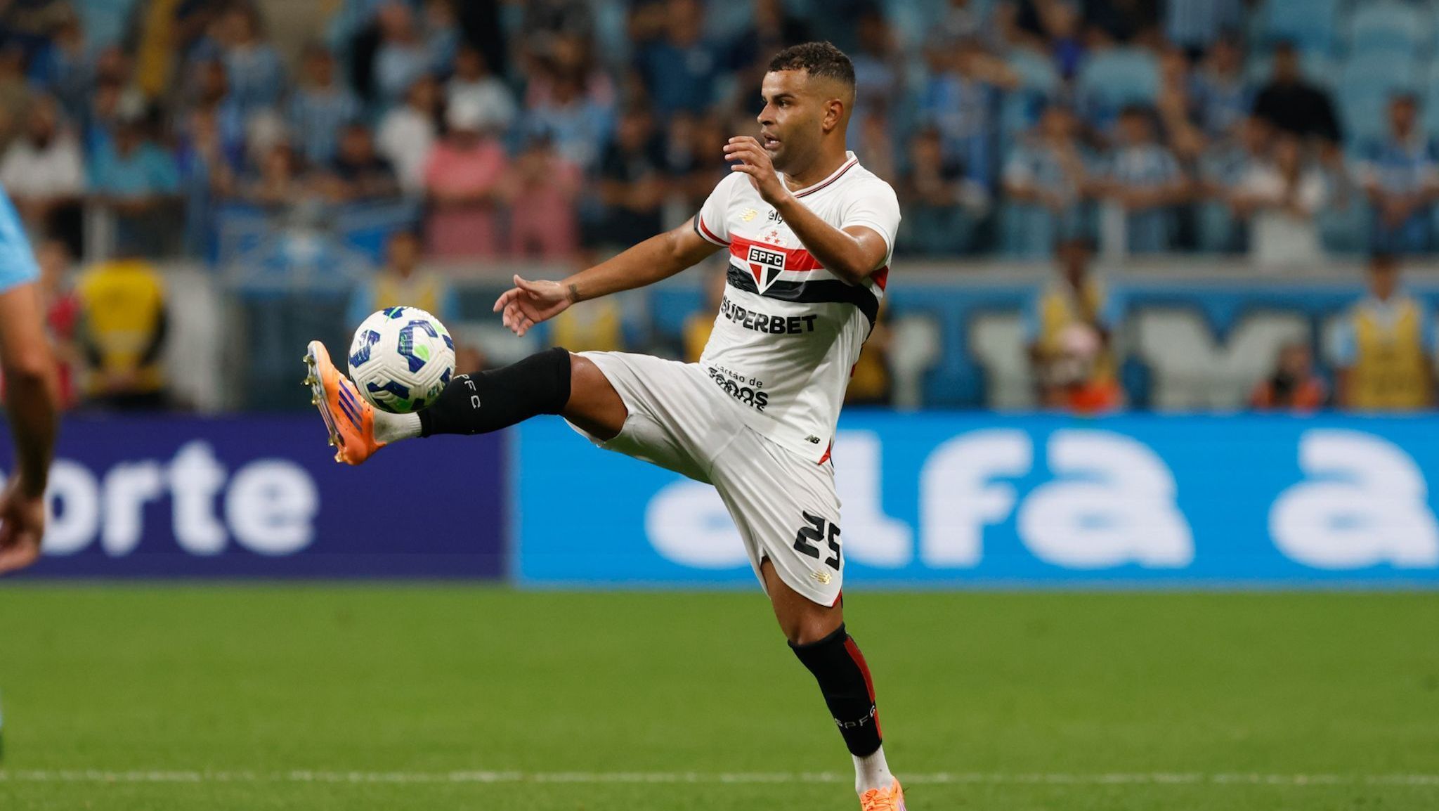 Alisson, jogador do São Paulo