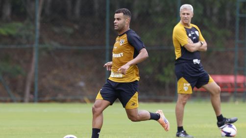 Alisson em treino do São Paulo