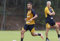 Corinthians e São Paulo vivem impasse por transferência de Alisson