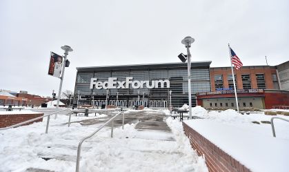 Arena do Memphis Grizzlies é tomada por neve devido ao mau tempo que atinge os Estados Unidos