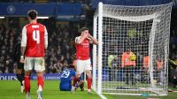 Arsenal bate Chelsea fora de casa e fica perto de final da Copa da Liga