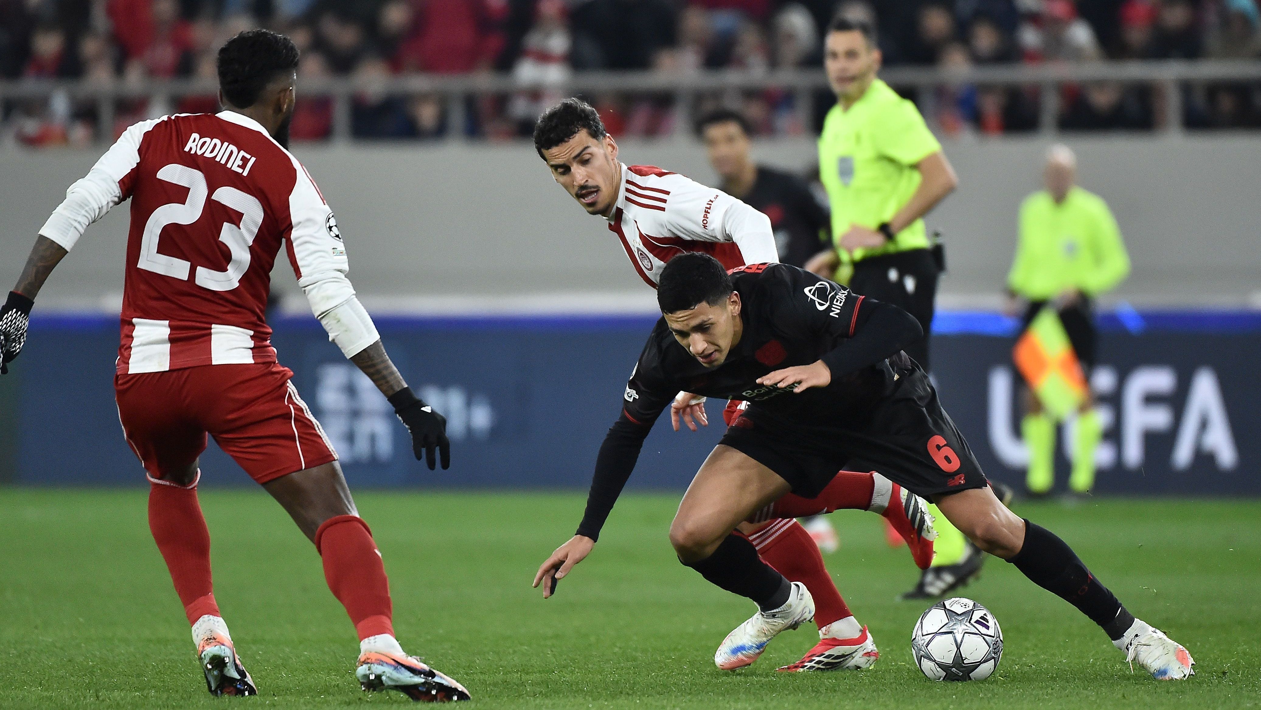Rodinei deu duas assistências na vitória do Olympiacos contra o Leverkusen