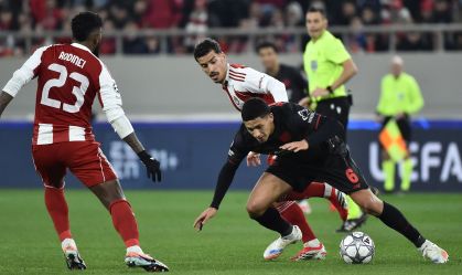 Champions: Olympiacos vence Bayer Leverkusen com assistências de Rodinei