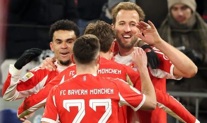 Bayern atropela o Wolfsburg por 8 a 1 e dispara na liderança da Bundesliga