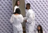 BBB 26: brothers encontram fezes na parede do banheiro do Quarto Branco