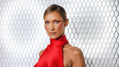 Bella Hadid no tapete vermelho da premiere de “The Beauty” no The Museum of Modern Art, em Nova York