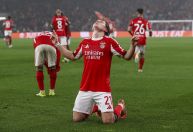 Goleiro marca, Benfica vence e manda Real Madrid aos playoffs da Champions