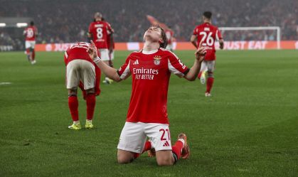 Goleiro marca, Benfica vence e manda Real Madrid aos playoffs da Champions