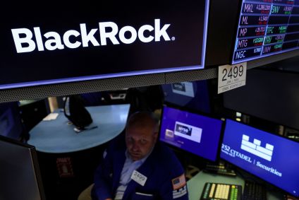 Um operador trabalhando no posto onde a BlackRock é negociada no pregão da Bolsa de Valores de Nova York em julho de 2022.