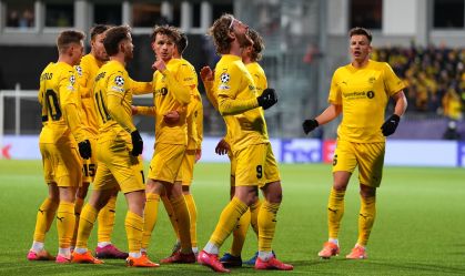 BODO, NORWAY - JANUARY 20: Kasper Hogh of Bodo/Glimt celebrates scoring his team's second goal with teammates during the UEFA Champions League 2025/26 League Phase MD7 match between FK Bodo/Glimt and Manchester City at Aspmyra Stadion on January 20, 2026 in Bodo, Norway. (Photo by Martin Ole Wold/Getty Images)