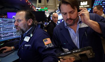 Wall Street fecha em queda após indicação de Trump para sucessor de Powell