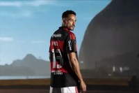 Flamengo lança uniforme principal para a temporada; veja fotos