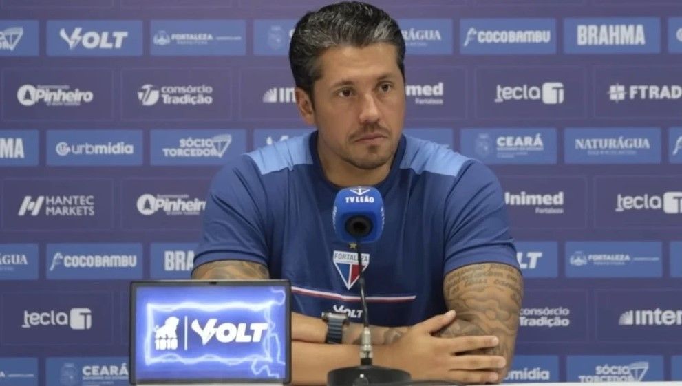 Técnico Thiago Carpini, do Fortaleza, durante entrevista coletiva