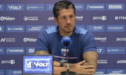 Técnico Thiago Carpini, do Fortaleza, durante entrevista coletiva