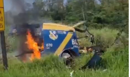 Vídeo: criminosos fortemente armados explodem carro-forte no interior de SP
