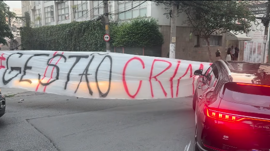 Mandatário do São Paulo, Julio Casares foi alvo de protestos após denúncia apontar depósitos milionários para ele