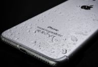 Molhou? Veja o que fazer se o celular tiver contato com água