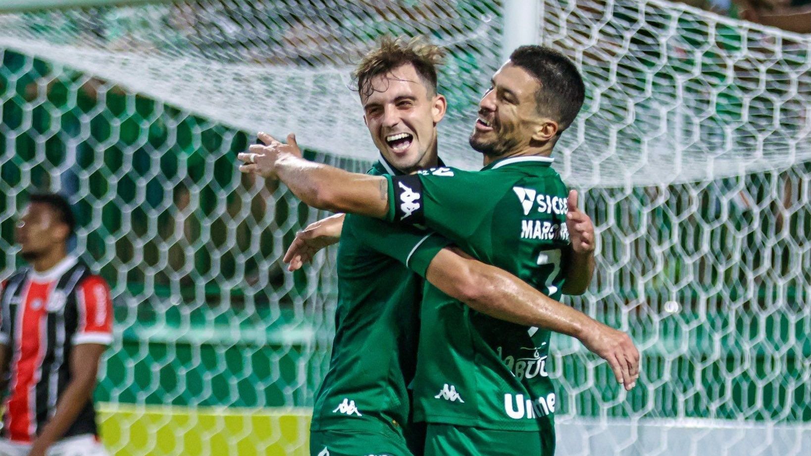 Carvalheira e Marcinho comemora gol na goleada da Chapecoense no Catarinense