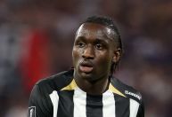 Wrexham negocia atacante por valor recorde da Championship